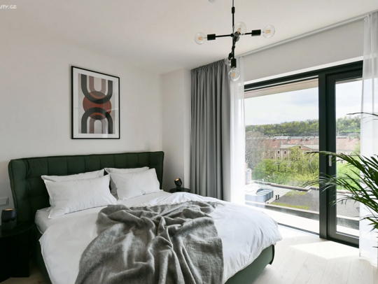 Krátkodobý pronájem bytu 3+kk 77 m² Rohanské nábřeží